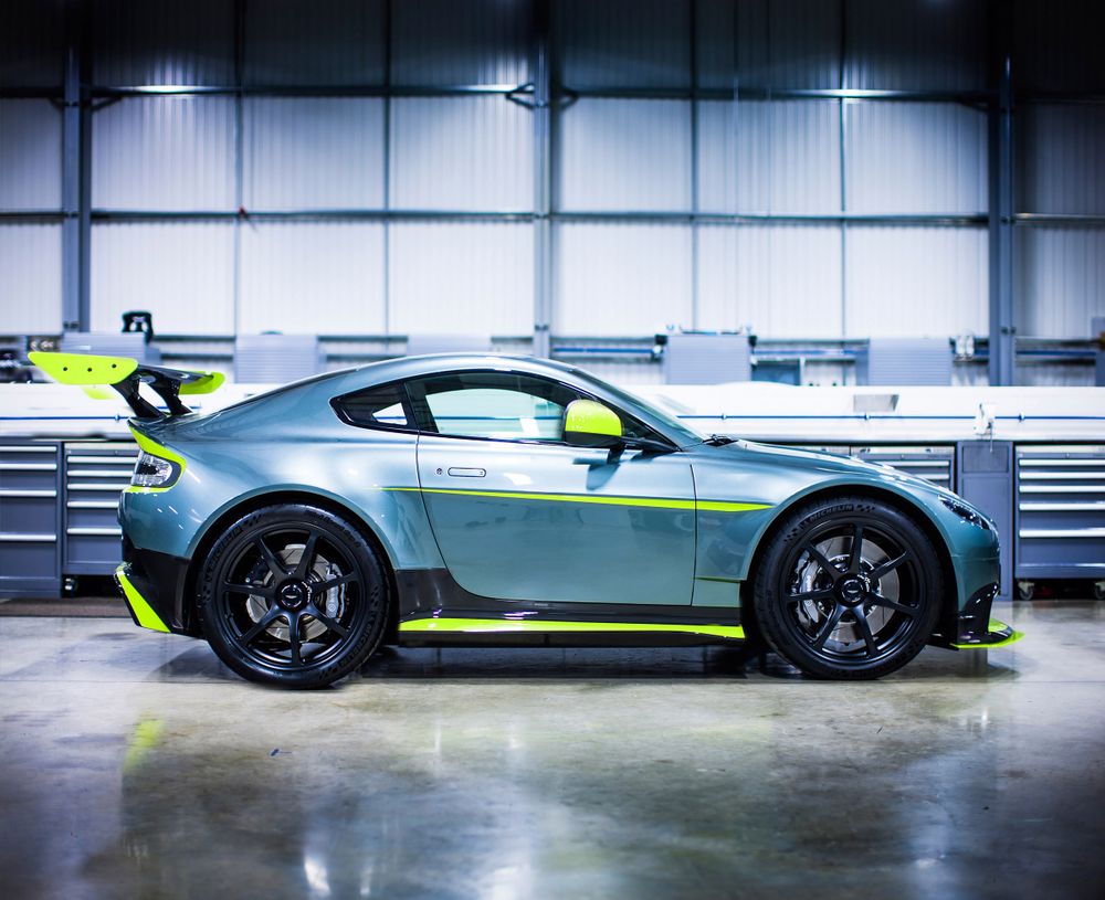 Aston Martin Vantage GT8