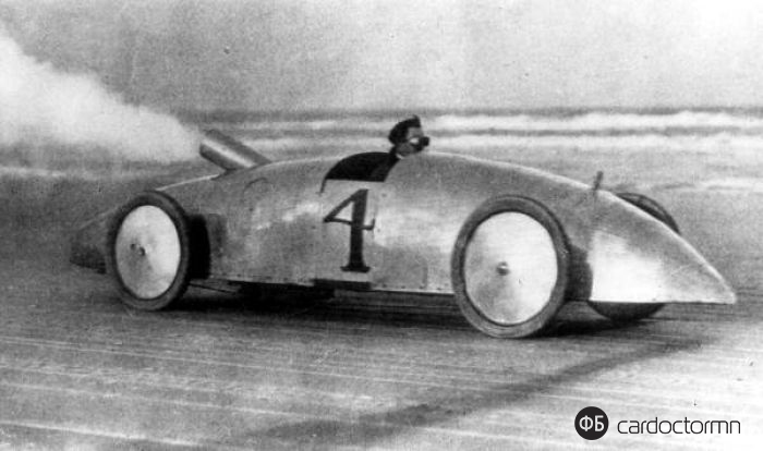 Stanley Steamer 1903 онд газар дээрх хурдны рекордыг тогтоож байна