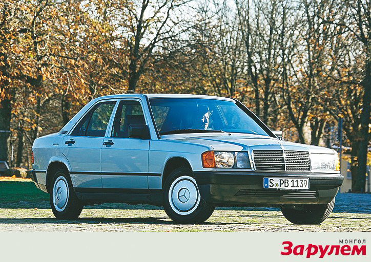 1982 оноос хойш буюу домогт “Mercedes-Benz 190” седан гарснаас хойш “C-Klasse”-ийн түүх ийнхүү эхэлсэн гэдэг. 1993 он хүртэл 1 879 629 ширхэг үйлдвэрлэсэн юм.